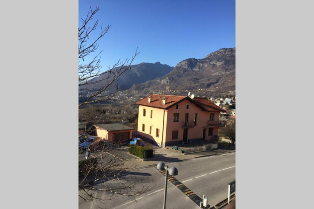 Appartamento Con Parcheggio Pubblico Sotto Casa Saint-Vincent Exterior photo
