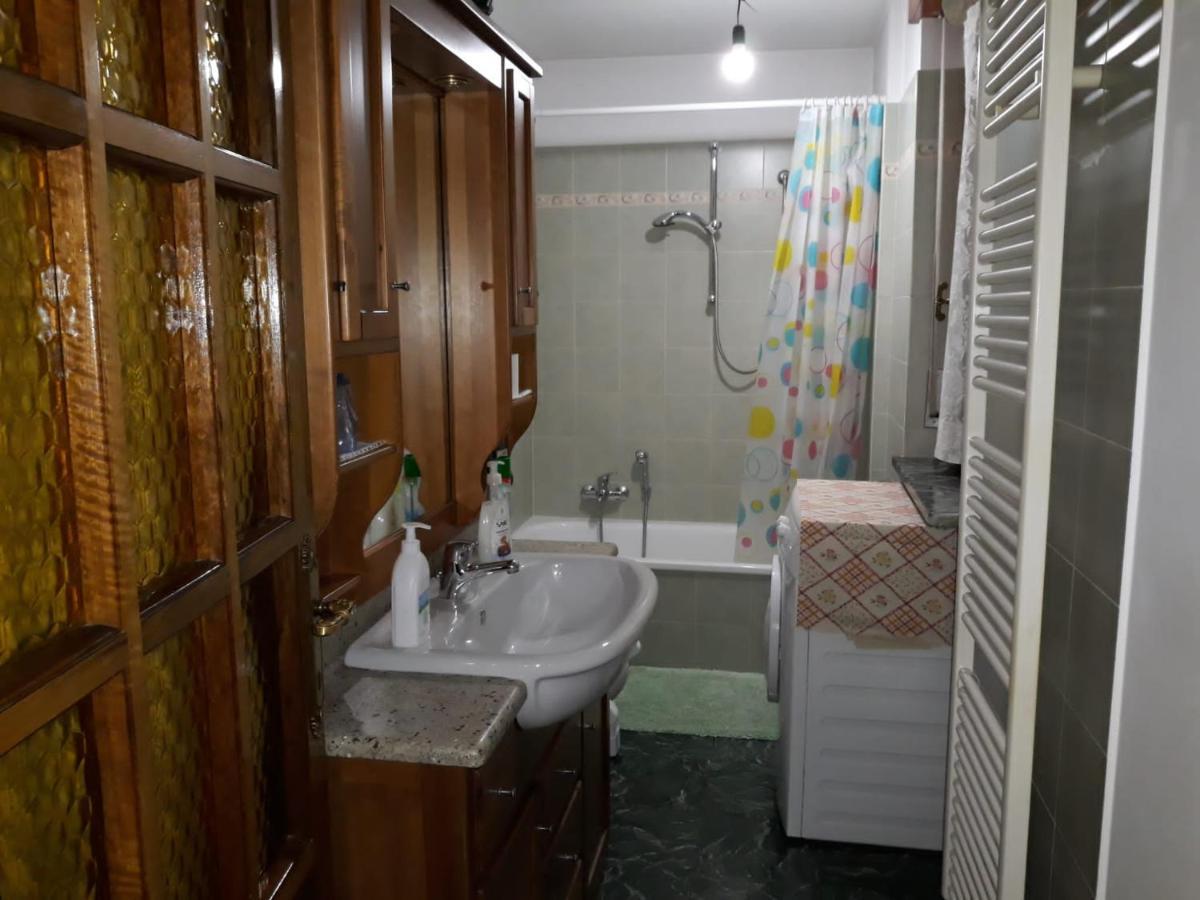 Appartamento Con Parcheggio Pubblico Sotto Casa Saint-Vincent Exterior photo