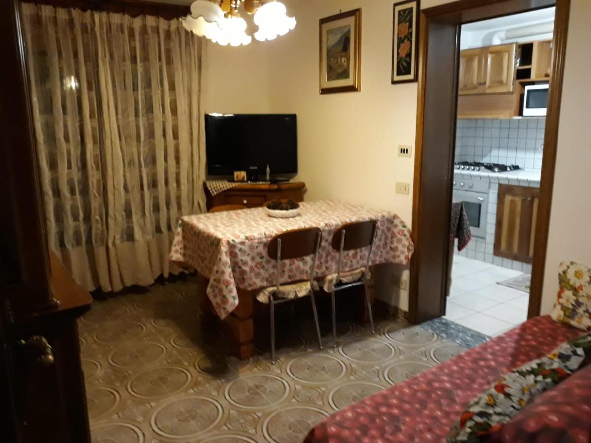 Appartamento Con Parcheggio Pubblico Sotto Casa Saint-Vincent Exterior photo