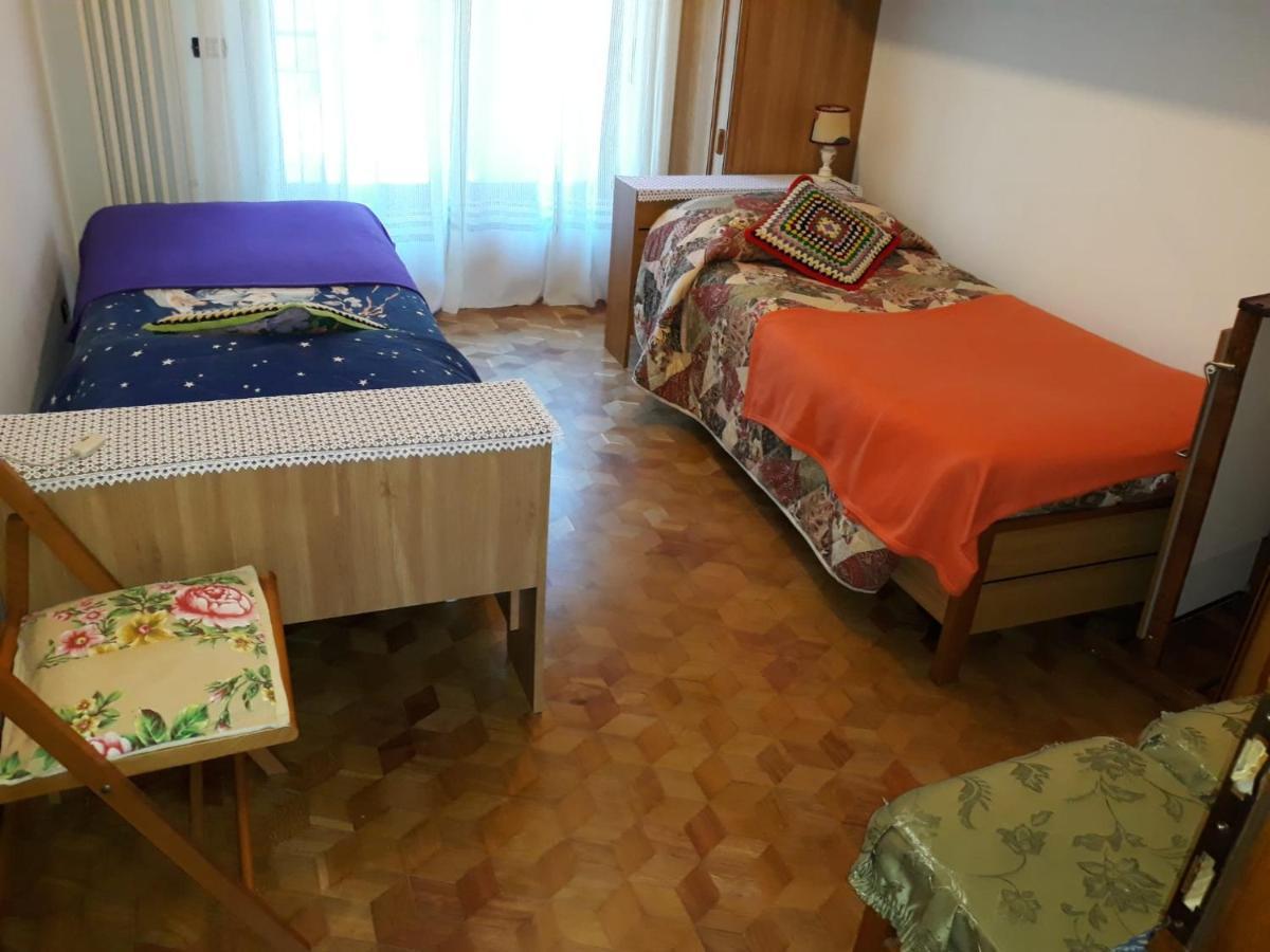 Appartamento Con Parcheggio Pubblico Sotto Casa Saint-Vincent Exterior photo