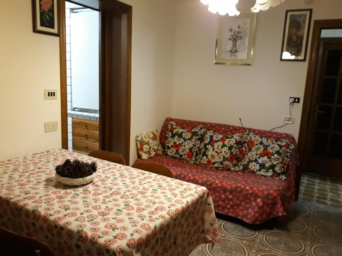 Appartamento Con Parcheggio Pubblico Sotto Casa Saint-Vincent Exterior photo